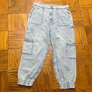 AE High-Waisted Denim Jogger size 18 short